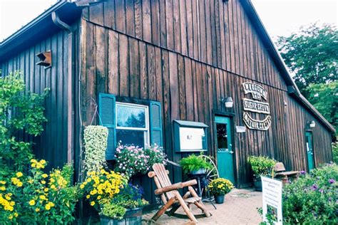 We are locally owned and operated and conveniently located at 1701 e empire st. Community Associations : Casey's Garden Shop & Florist ...