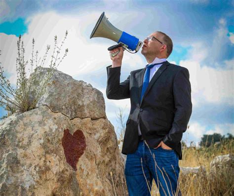 מגיש החדשות דני קושמרו זוכה השבוע לחיקוי ב'ארץ נהדרת', גם נשיא ארהב ג'ו ביידן 'יגיע' השבוע לתוכנית. הרשימה פורסמה: זה העיתונאי שזכה באות "אביר איכות השלטון ...