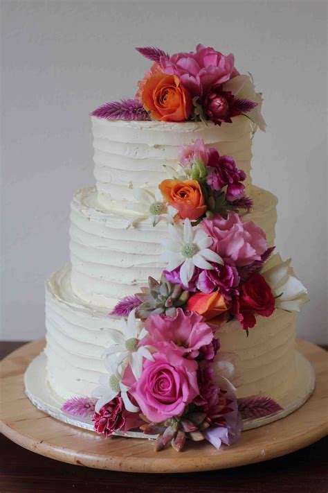 Add some beauty and detail to any cake with flowers that can match your