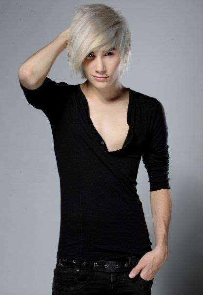 Because emo boys and emo hair seems to be so popular here is another picture gallery with emo boy hair cuts and hairstyles. How to dye hair blonde | Platinum blonde hair, Emo boys ...