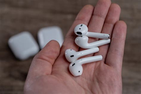 The only differences i see are label placement and size, updating apple's address to 1 apple park, year update from 2016 to 2018, box version change from i tested on bluetooth 4.2 devices but i don't know if there's a difference in sound quality between 4.2 and 5.0. Apple AirPods 2 Review: Safe, Simple Wireless Freedom ...