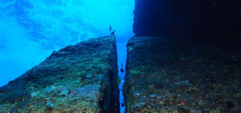 The yonaguni monument is a rock formation off the southeast coast of the japanese island of yonaguni (approximately 110 km east of taiwan), part of the ryukyu islands chain. Brothers of the Serpent Podcast: Episode #064: Yonaguni ...