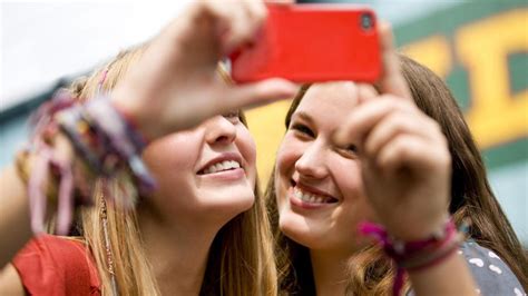 Dangerous Teen Selfie Trends Sheknows