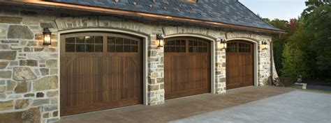 They offer a variety of carriage house designs, large windows, and a wide range of colors and stain options. Building a residential garage 3 doors in Montreal