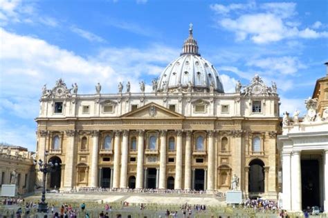 Sampai saat ini gereja ini adalah terbesar di dunia yang pernah dibangun dan menjadi salah. Vatican City Photo Essay (Day 27 #EuropeDulu) - PergiDulu.com