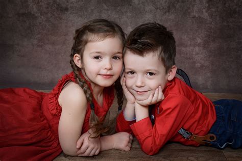 Such A Cute Sibling Portrait Session Sibling Photography Poses