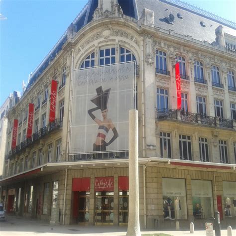 Les galeries lafayette comportent 61 magasins en france dont 8 magasins en région paca le magasin reçoit ses directives de la plateforme à paris ( paris haussmann ). Galeries Lafayette - Dijon - Dijon - Parfumerie de niche ...