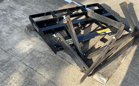 2018 Mahindra Pallet Fork Skid Steer Attachment Bigiron Auctions