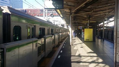 Yamanote Line Train Towards Ueno And Komagome Shinagawa Station 01 02