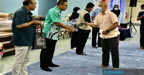 Impropriety, salah laku, immorality, misdoing, misdeed, selang, delinkuensi, bersalah, indiscretion, pencerobohan, kesalahan, naughtiness, kekasaran penyambut, impertinence. PDRM Akan Naikkan Elaun Pegawai Rendah Polis, Siasat Salah ...