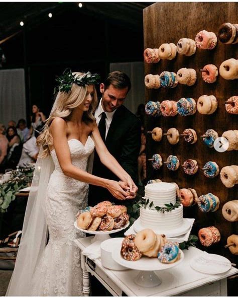 donut bar la tendencia deliciosa que le encantará a tus invitados nontraditional wedding