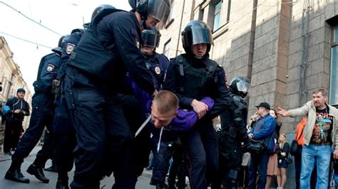 Russian Police Detain Nearly 300 At Pension Protests Rights Group