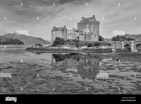 Eilean Donan Castle Black And White Stock Photo Alamy