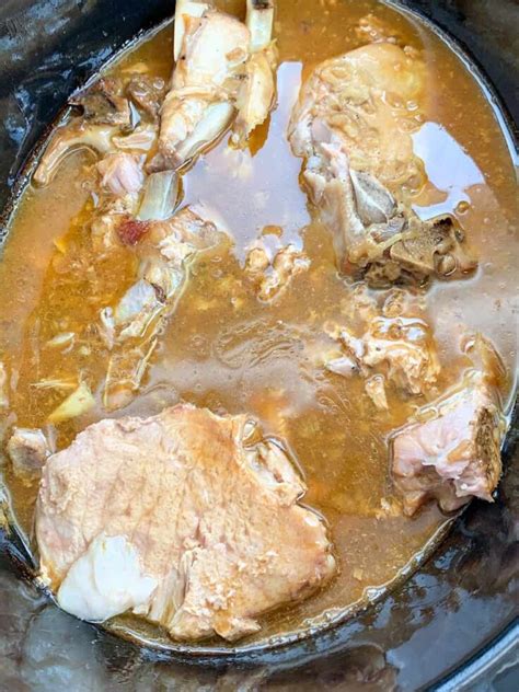 This is a great meal for the family. Slow Cooker Pork Chops and Gravy - Back To My Southern Roots
