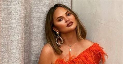 Chrissy Teigen Poses Nude To Show Off Scarred Figure After Surgery