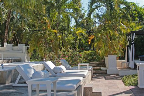 Feels like paradise 🌺 🌴Oh by Oasis https://bit.ly/3tMP5LW #