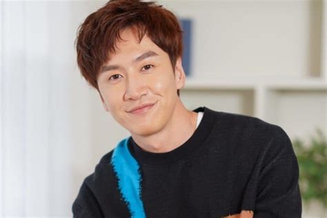 Lee kwang soo's agency announced that he will quit 'running man' due to injuries caused by the accident last year. Running Man Lee Kwang Soo in a Car Accident - Chingu to ...