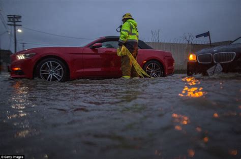Powerful Storm Hits Southern California Daily Mail Online