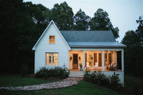 Explore small house designs with photos, cottage house plans for sale and modern house designs pdf downloads. A Mississippi Home That Gave New Life to an Old Farmhouse ...