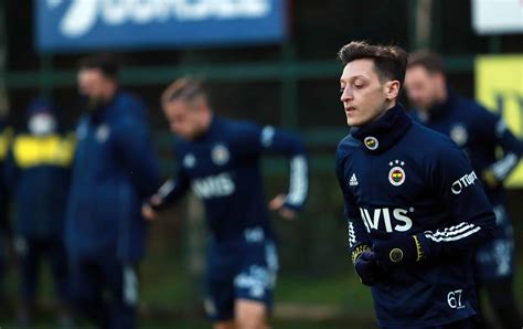 Bugün haberlerinde son durum nedir? Pourquoi Mesut Özil porte le numéro 67 à Fenerbahçe ...