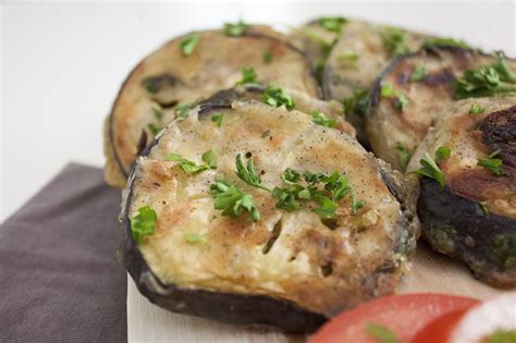Tant'è che con lo stesso ortaggio si possono ottenere mousse vellutate come filetti croccanti all'esterno e cedevoli all'interno (filetto di melanzana). Nutrizione Sana - Ricette - Melanzane alla greca
