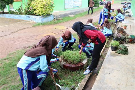 Pendidikan alam sekitar ini mudah dilaksanakan di segala jenjang pendidikan. KEGIATAN JUMAT BERSIH UNTUK PENGUATAN PENDIDIKAN KARAKTER ...