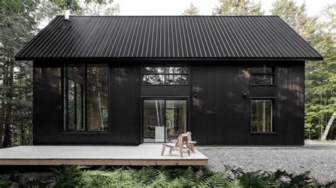 Oem/odm листового металла охранник house cabin. Chalet Grand-Pic by Appareil Architecture | Black house ...