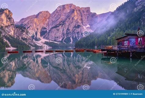 Lago Di Braies Lac Dans Les Montagnes Italie Pragser Wildsee Dans Le