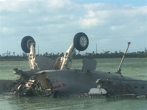 На сегодня является основным боевым самолётом вмс сша. F/A-18 That Crashed Off Florida Was Flying with 1 Engine ...