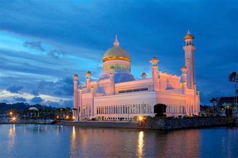 Masjid Sultan Omar Ali Saifuddin Tempat Wisata Religius Di Brunei