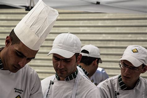 Gambar kerja tangan manusia bayangan hitam garis besar orang via. Kumpulan Gambar Kartun Topi Chef | Galeri Kartun