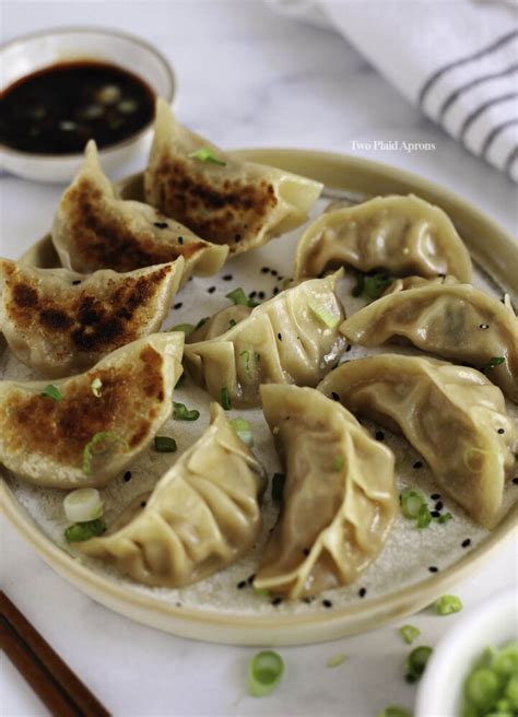 Pan Fried Pork Dumplings With Cabbage 猪肉煎饺） Two Plaid Aprons