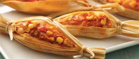 Mexican tamales (tamal is the mexican singular use of the word) are packets of corn dough with a savory or sweet filling and typically wrapped in corn husks or banana leaves. Tamales, cuisine typique mexicaine | Mexique Découverte