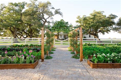 Ina garten, ree drummond, joanna gaines, and chrissy teigen. Fixer Upper: Chip and Jo's Family Garden Project | HGTV's ...