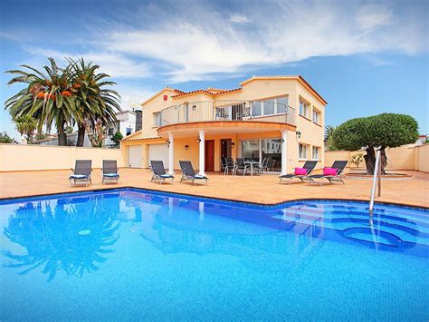 Casas y apartamentos con amarre comprar y vender. Requesens 183, Villa 10 personnes Empuriabrava