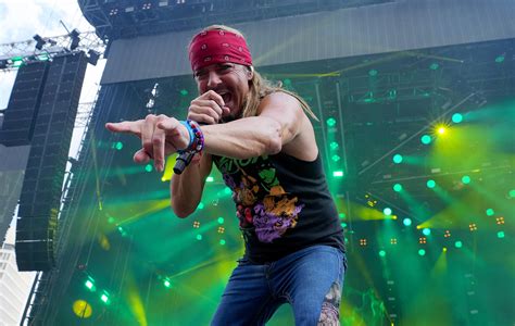 Poisons Bret Michaels Hospitalised Following “unforeseen Medical Complication”