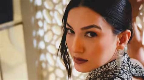 gauahar khan says she lost 10 kilos in 10 days after giving birth experts weigh in