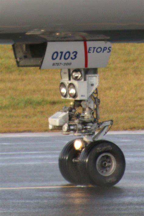 United Boeing 757 N33103 Nosewheel Landing Gear Detail Flickr