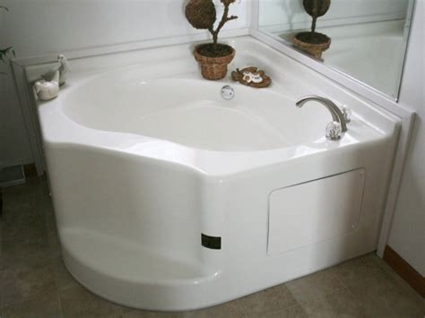 If you're looking for a sturdy, luxurious corner tub, this 54x54 fiberglass mobile home tub is what you need! Corner Garden Tub Tubs Mobile Homes Home Amazing - Get in ...