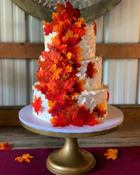 22 Ideas For Beautiful Fall Themed Wedding Cakes