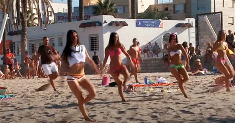 Girl At Beach Starts Dancing Then Many Join In For Flashmob That Has