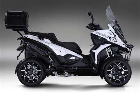 Quadro Pone En El Mercado La Primera Moto Suv De 4 Ruedas Motos De Tres Ruedas Motos Motos