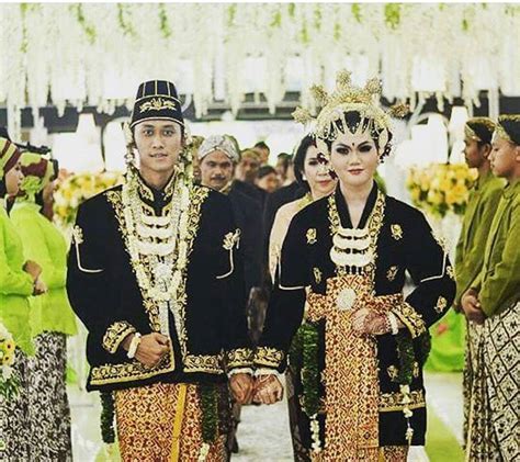 We did not find results for: Meskipun Terlihat Mirip, Pernikahan Jawa Adat Solo dan ...