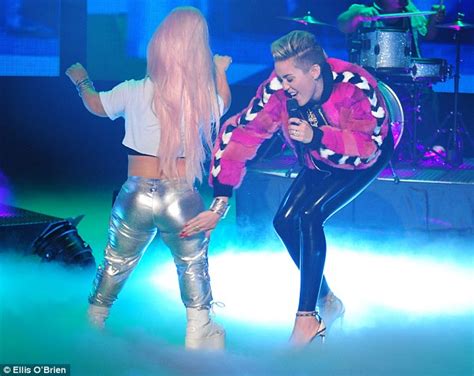 Miley Cyrus Gets Suggestive With A Foam Finger Before Twerking On Alan Carr S Talk Show Daily