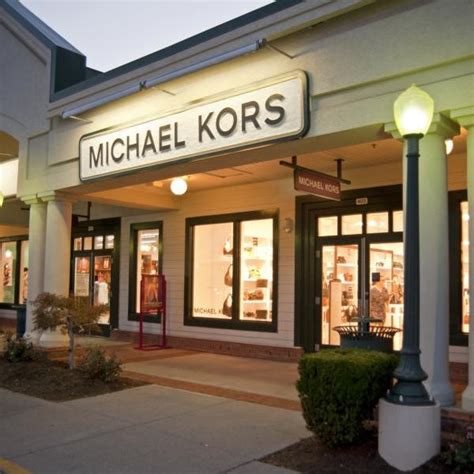 Search all pigeon forge outlet malls to get shopping today. Tanger Outlets | Directory | Sevierville, Gatlinburg ...