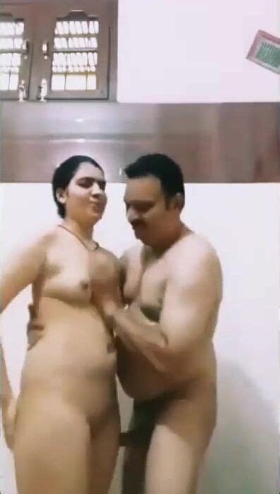 Unnao Co Sex Mms Bathing With His Lady Constable Kporn Xxx