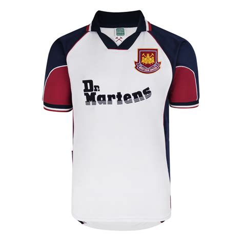 Moore had made his debut for west ham in 1958, replacing an unwell malcolm allison, who had been a stalwart for the team at the back for a decade, taking the number 6 shirt at age 17 and was not to relinquish the position for another 16 years. West Ham United 1999 Away Shirt | West Ham United Retro ...
