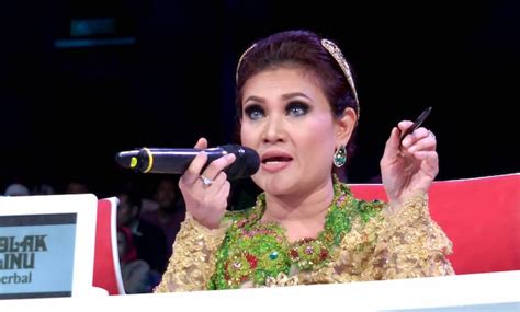 Pernah tular kerana dimarahi penyanyi dangdut, mas idayu dalam program d'academy asia di jakarta, indonesia. "Marah Sebab Sayang" | BuzzKini