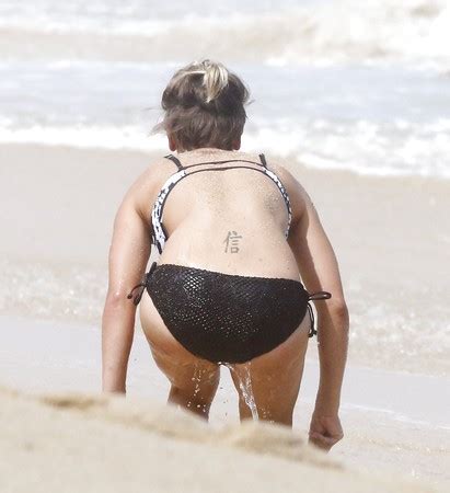 Kaley Cuoco New Beach Bikini Ass Pictures Pics Xhamster