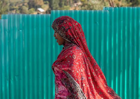 Ethiopian Woman Walking In The Street Oromia Kulubi Eth Flickr Eric Lafforgue Face Photo